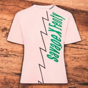 SAVAGE X FENTY   SEXTIES GRAPHIC TEE SOFT SERVE PINK  SZ M